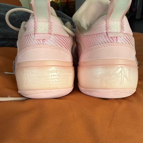 Way of Wade Low Cherry Blossom - Picture 4 of 6